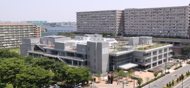 写真：立川市役所外観