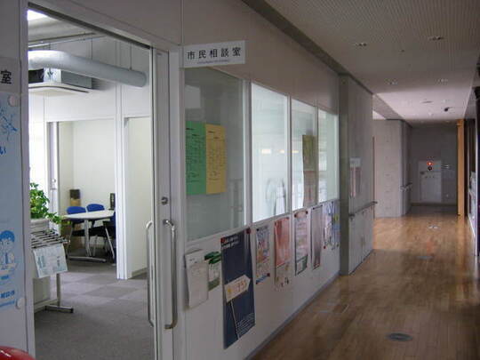 写真：市民相談室入り口　3階西側にあります