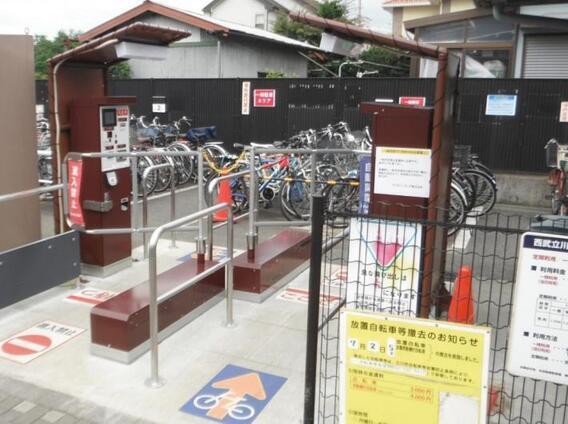 写真：管理棟出入り口