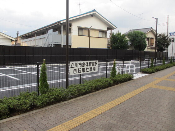 写真：泉体育館駅自転車駐車場