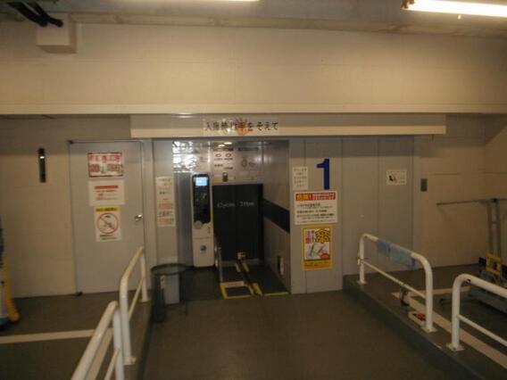 写真：立川駅南口西自転車駐車場内部