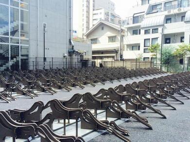 写真：東臨時有料自転車駐車場ラック