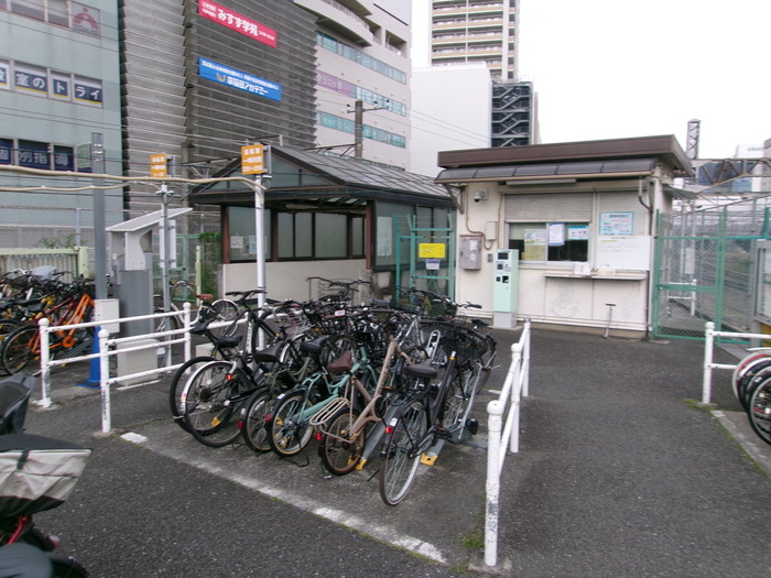 写真：西地下道有料自転車駐車場