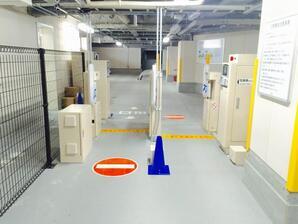 写真：西地区有料自転車駐車場入口1