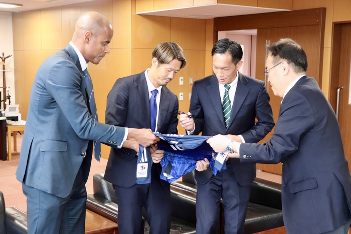 ユニフォームにサイン