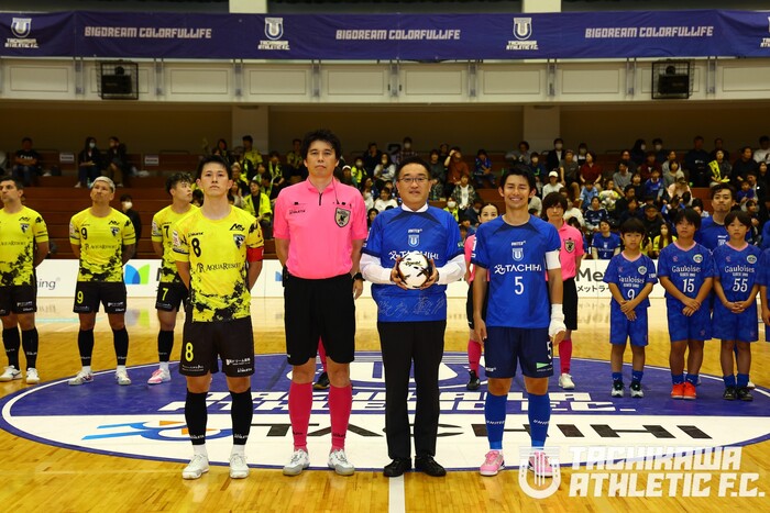 市長と選手の写真