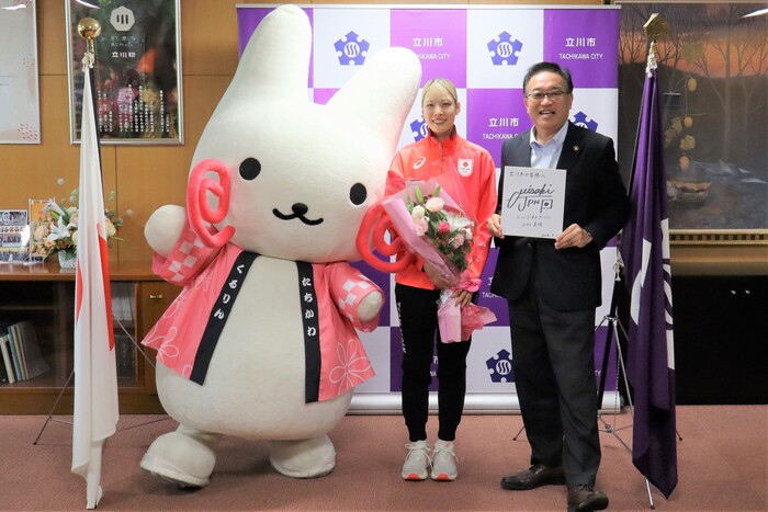 くるりんと江村選手と酒井市長