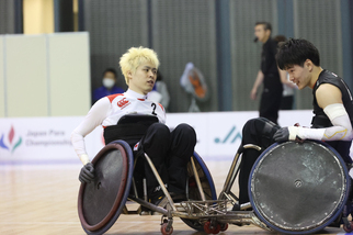 写真：車いすラグビーの試合の様子3