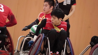 写真：車いすラグビーの試合の様子1