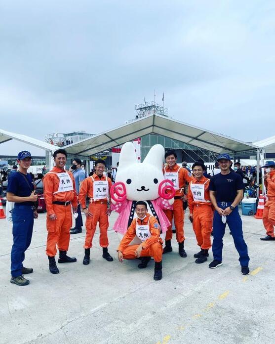 写真：くるりんと隊員の方3