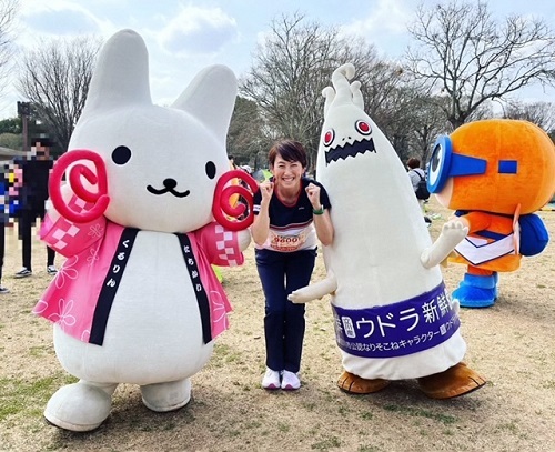 写真：杉山愛さんとくるりんとウドラ