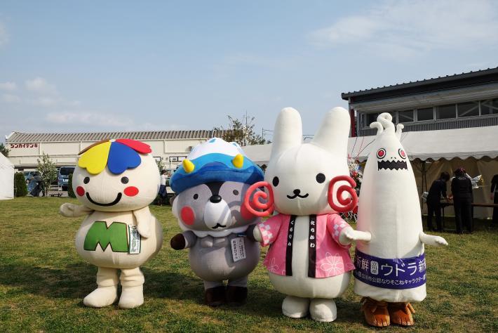 写真：緑化まつりでのキャラクター達