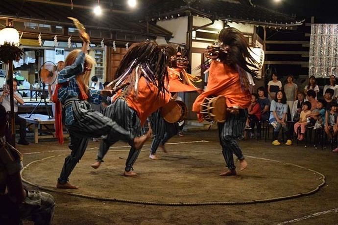 写真：諏訪神社獅子舞