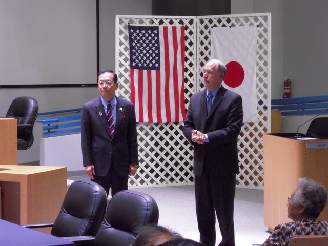 写真：清水市長とモリス市長