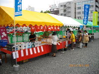 写真：即売会の様子