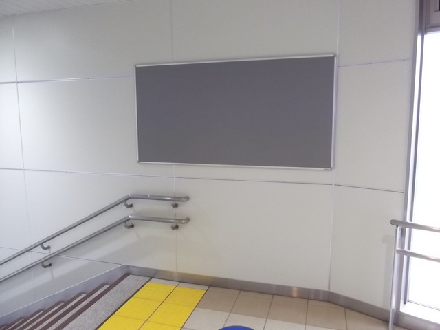 写真：西武立川駅内展示スペース1