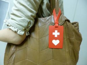 写真：ヘルプマークの着用例