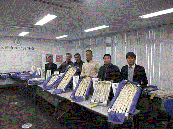 写真：東京うどの生産を行っている農業者の皆さん