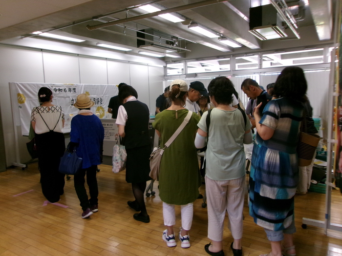 即売会に並んでいる様子