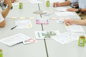 写真：作戦会議の様子2