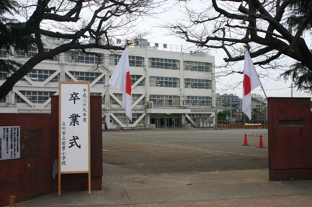 写真：若葉小学校の卒業式1