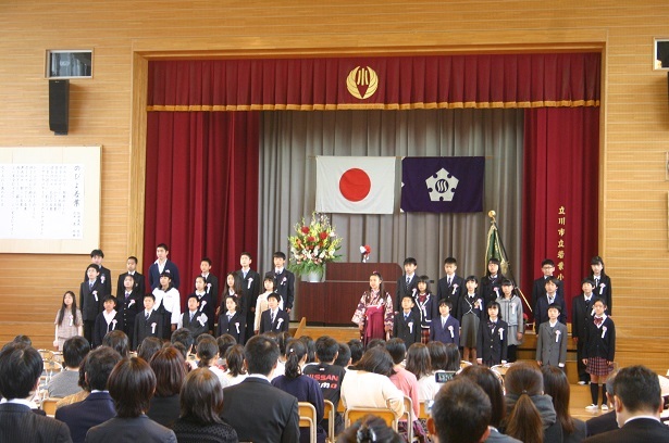 写真：若葉小学校の卒業式2