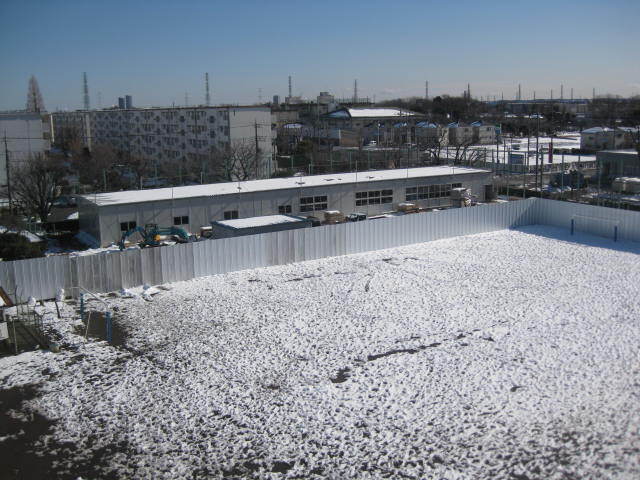 写真：建設中の仮設校舎その1