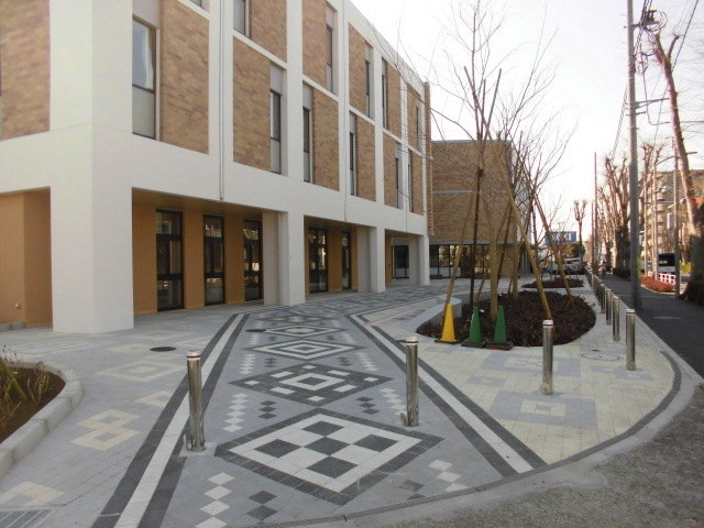 写真：北東側から見た校舎1