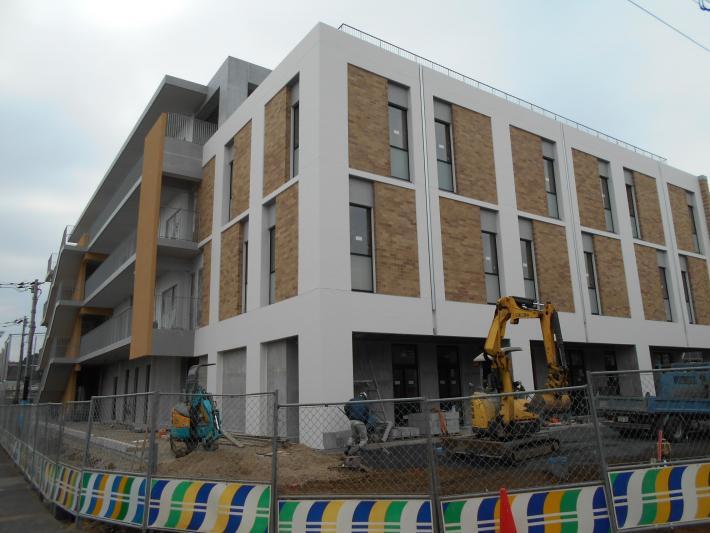 写真：北東側から見た校舎2