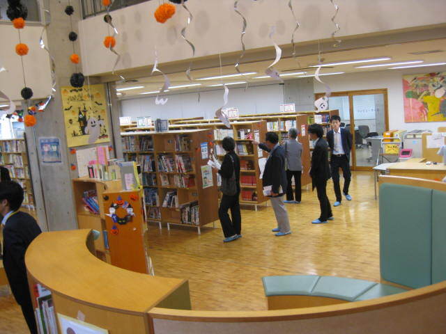 写真：学校図書室