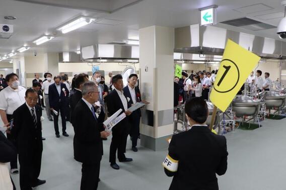 写真：見学会の様子