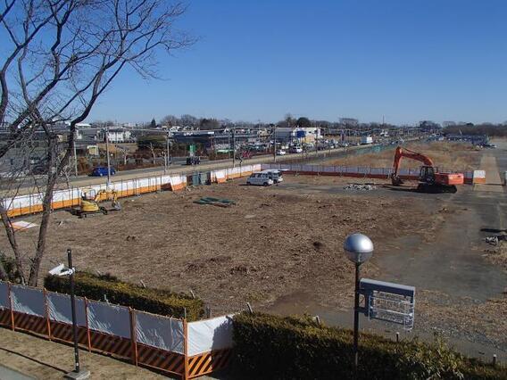 写真：仮囲い設置作業の様子