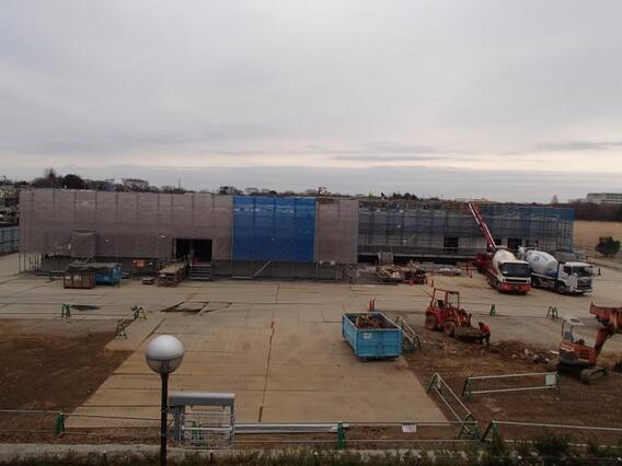 写真：外装工事、内装工事、付帯施設工事の様子