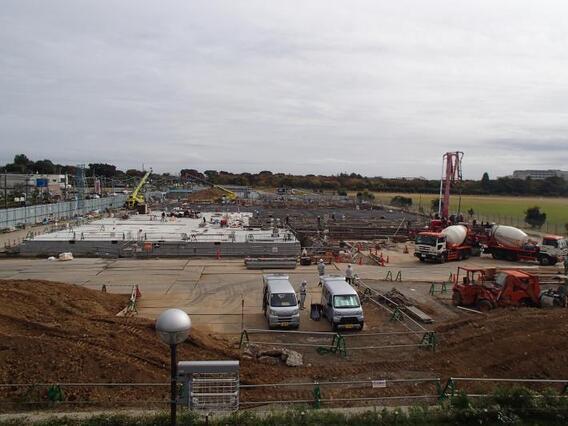 写真：鉄筋工事、コンクリート工事の様子