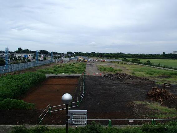 写真：着工時の敷地全景