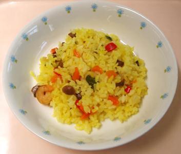 写真：学校給食のパエリア