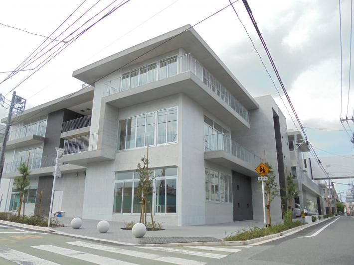 写真：第一小学校等複合施設外観