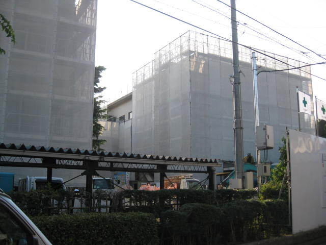 写真：北校舎、南校舎