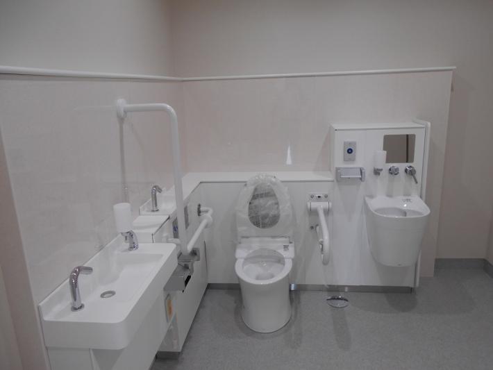 写真：だれでもトイレ