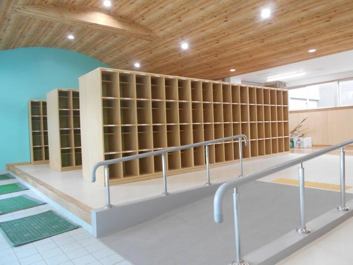 写真：昇降口の様子