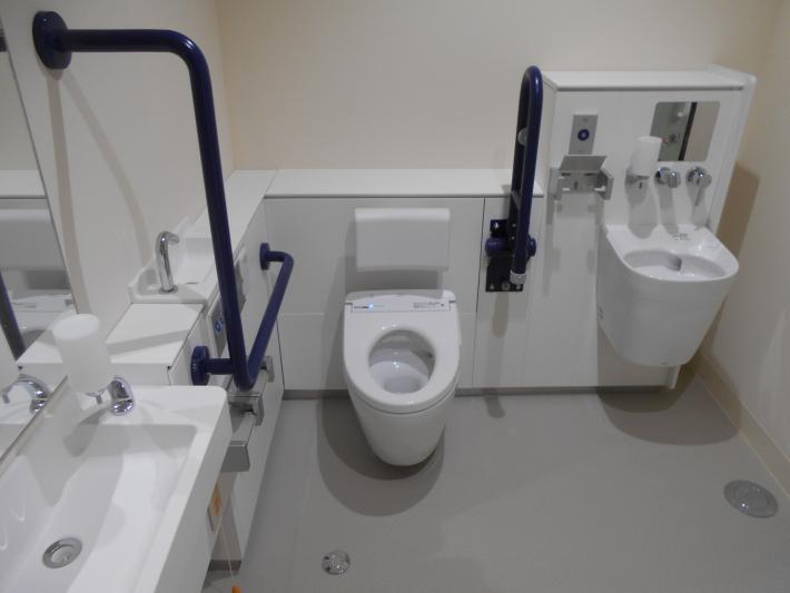 写真：多目的トイレ