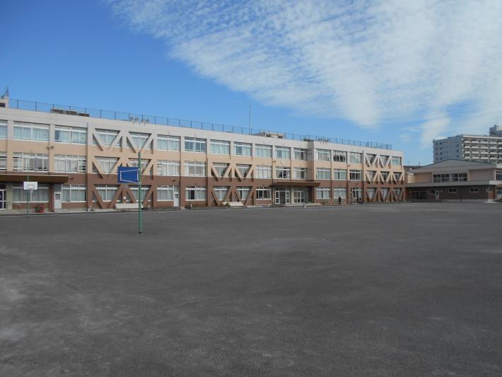 写真：第七小学校外観