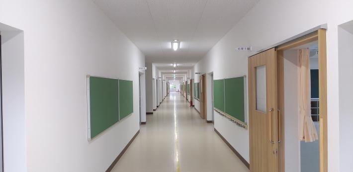 写真：仮設校舎内