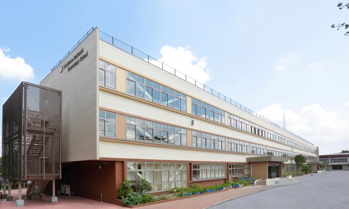 写真：第八小学校外観