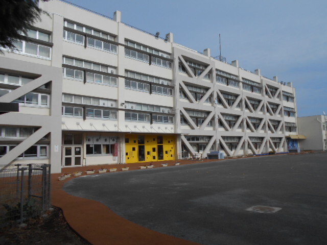 写真：南砂小学校外観