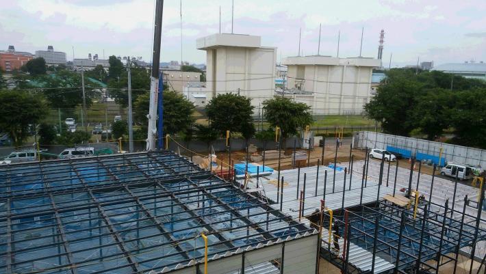 写真：仮設校舎の1階部分の工事の様子