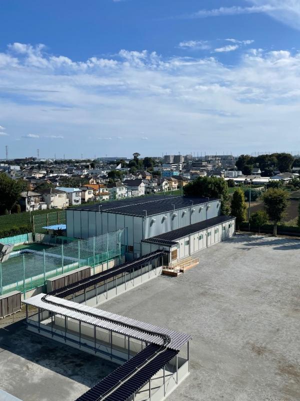 写真：仮説体育館建設