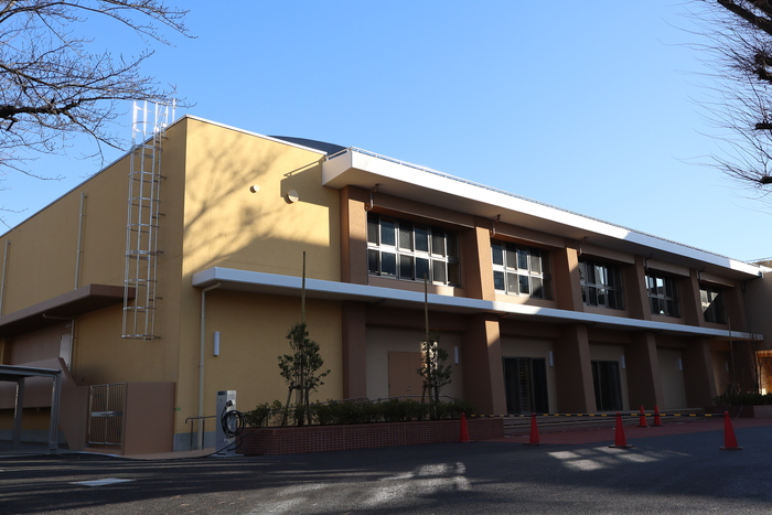 外から見た新体育館の様子