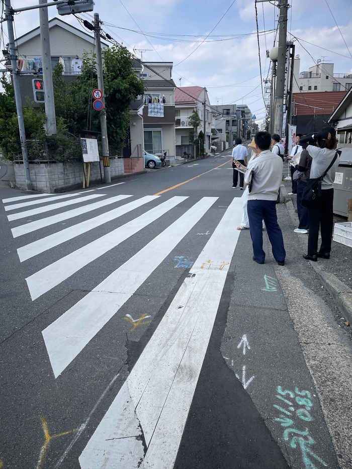第七小学校での通学路合同点検時の写真