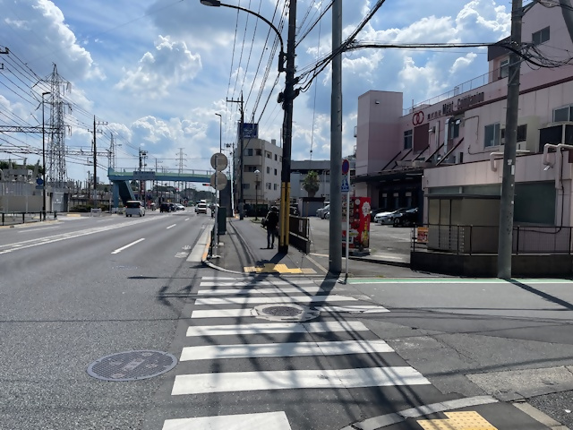 写真：OKストア東側の横断歩道（対策実施前）